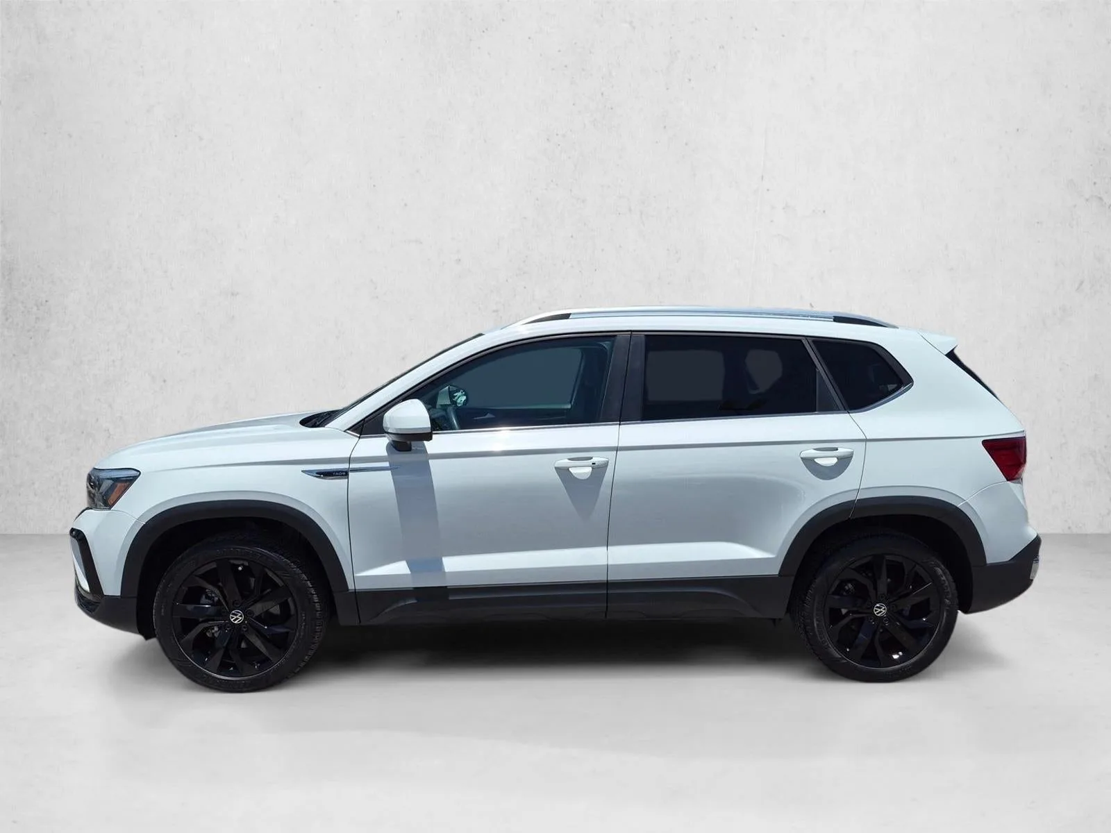 2024 Volkswagen Taos SE FWD photo 9