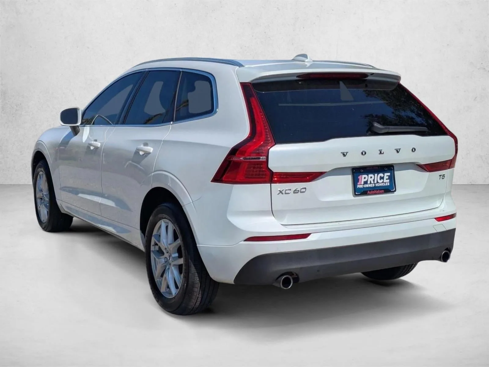 2019 Volvo XC60 T5 FWD Momentum photo 8