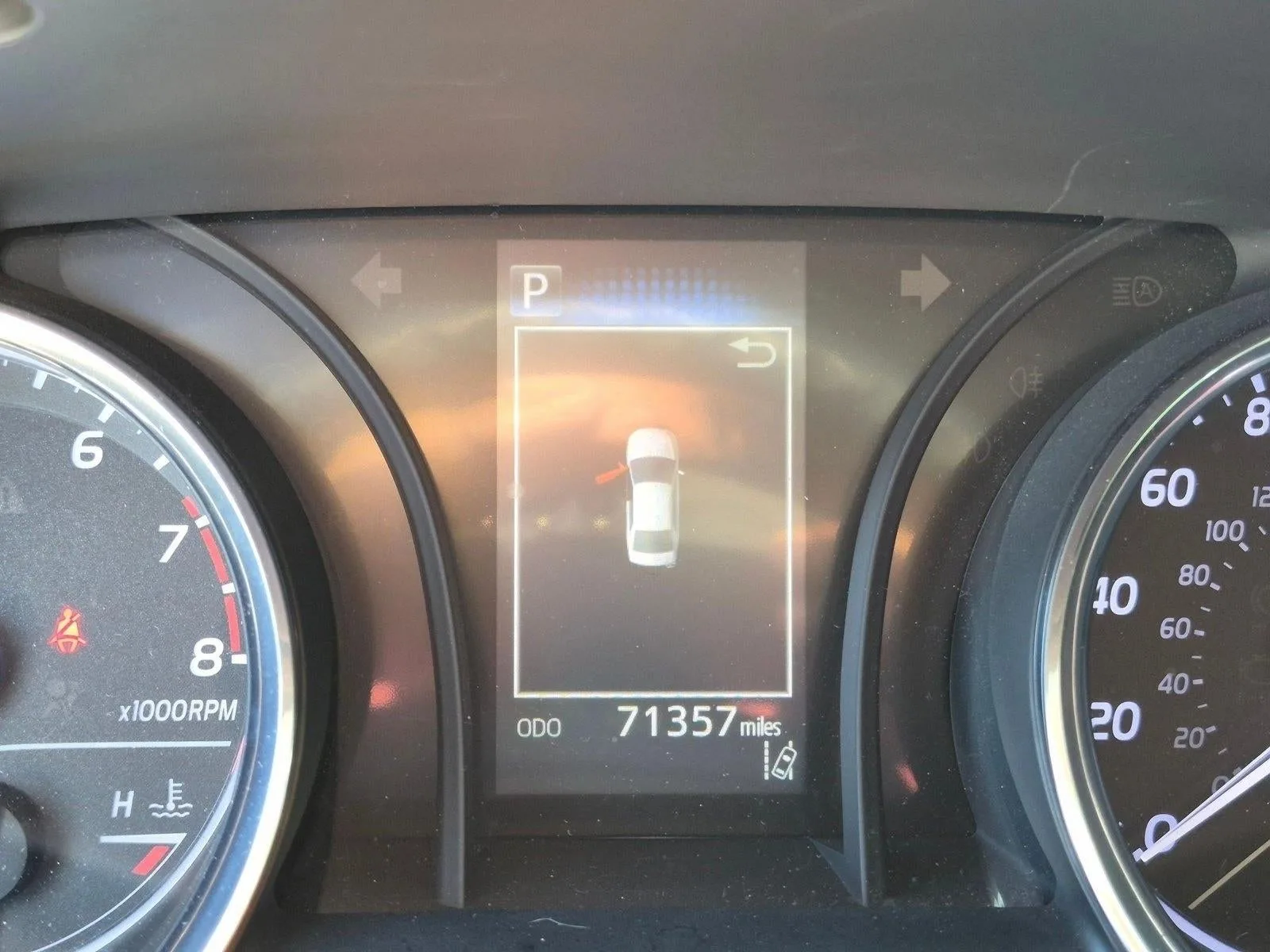 2020 Toyota Camry LE Auto (SE) photo 10