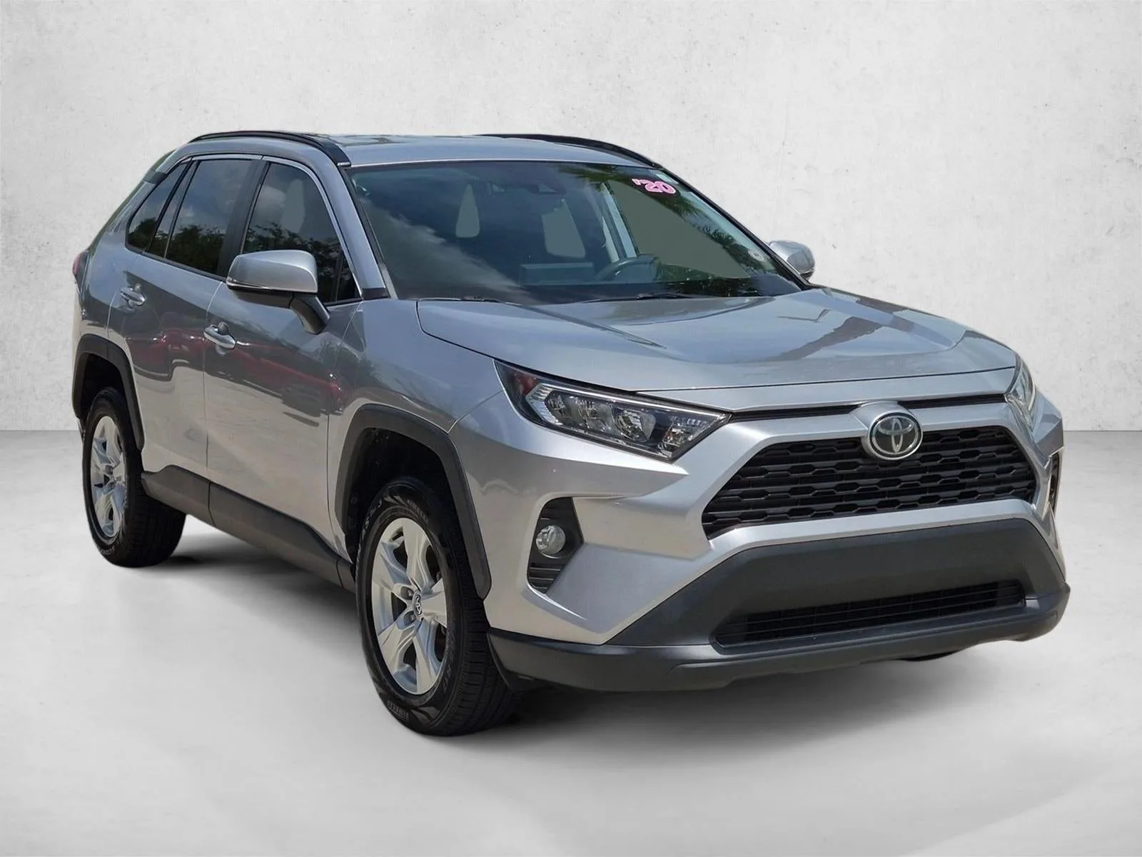 2020 Toyota RAV4 XLE FWD (GS) photo 3