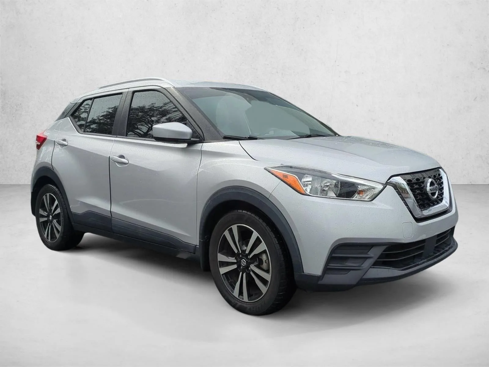 2020 Nissan Kicks SV FWD photo 3