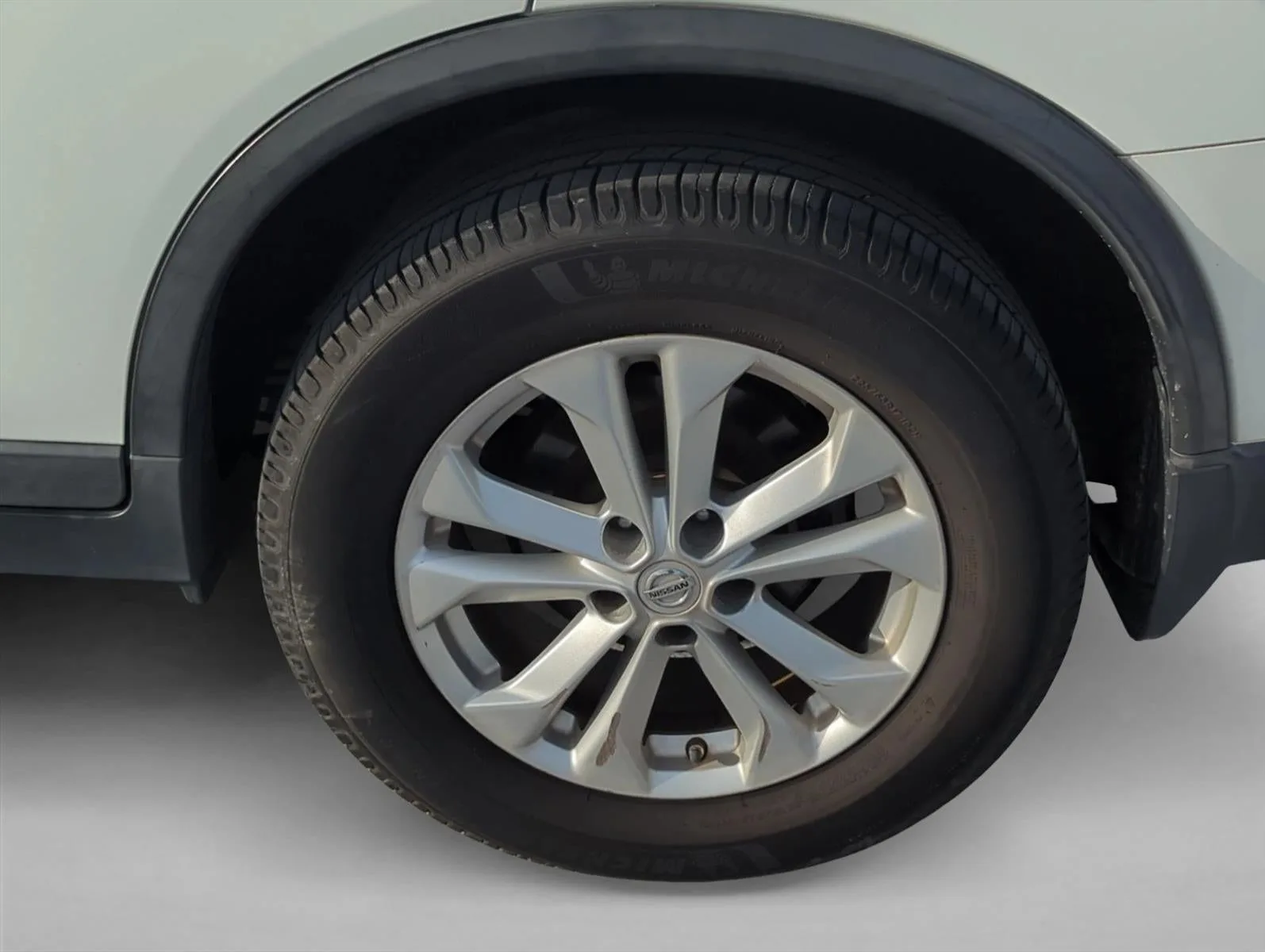 2016 Nissan Rogue FWD 4dr SV photo 7