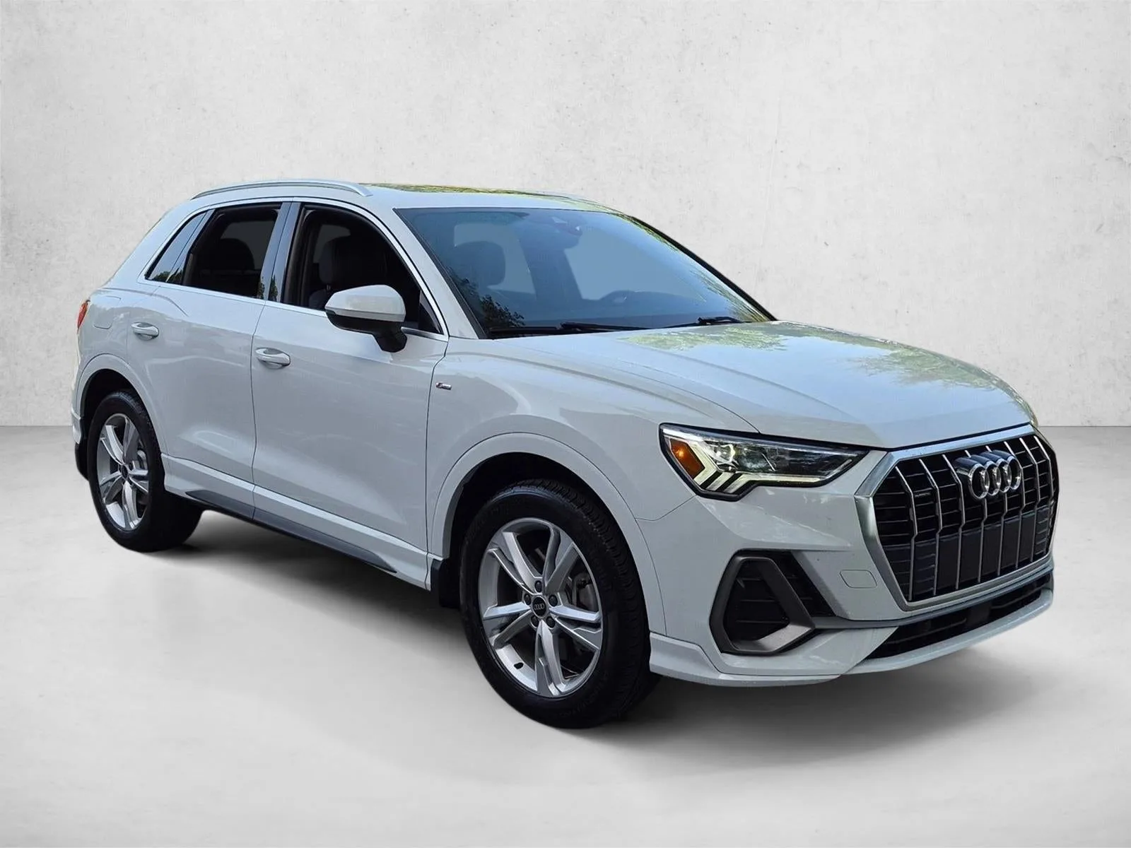 2022 Audi Q3 S line Premium Plus 45 TFSI quattro photo 3