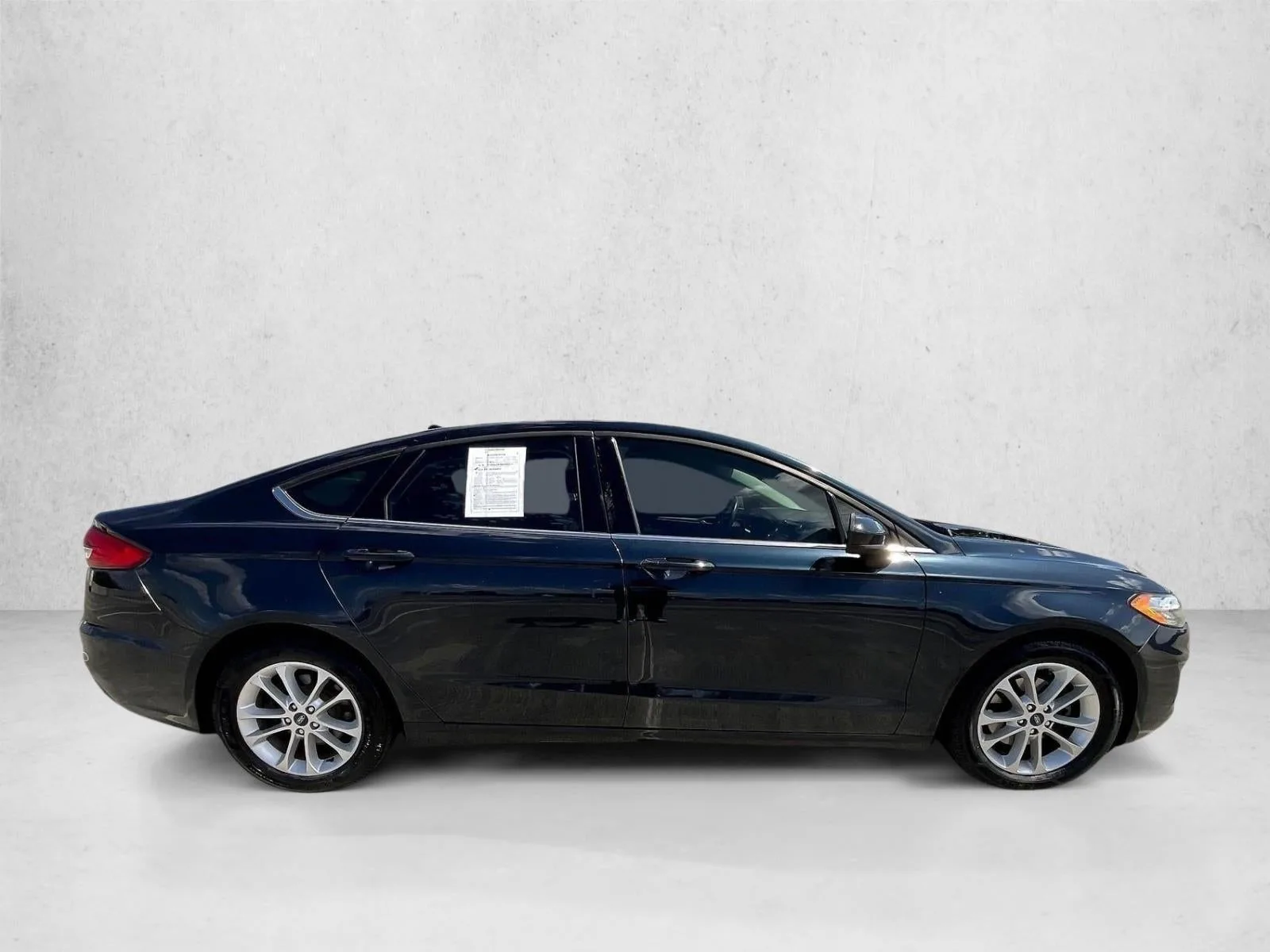 2020 Ford Fusion SE FWD photo 5