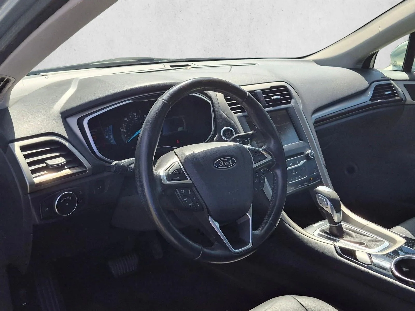 2014 Ford Fusion 4dr Sdn SE Hybrid FWD photo 9