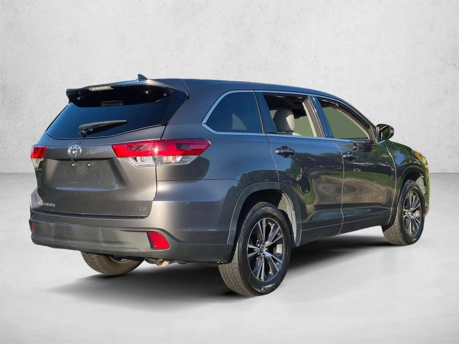 2018 Toyota Highlander LE Plus V6 FWD (SE) photo 5