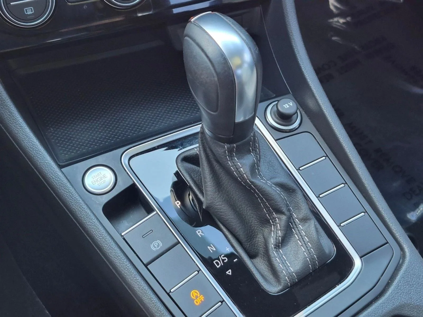2021 Volkswagen Jetta R-Line Auto photo 12