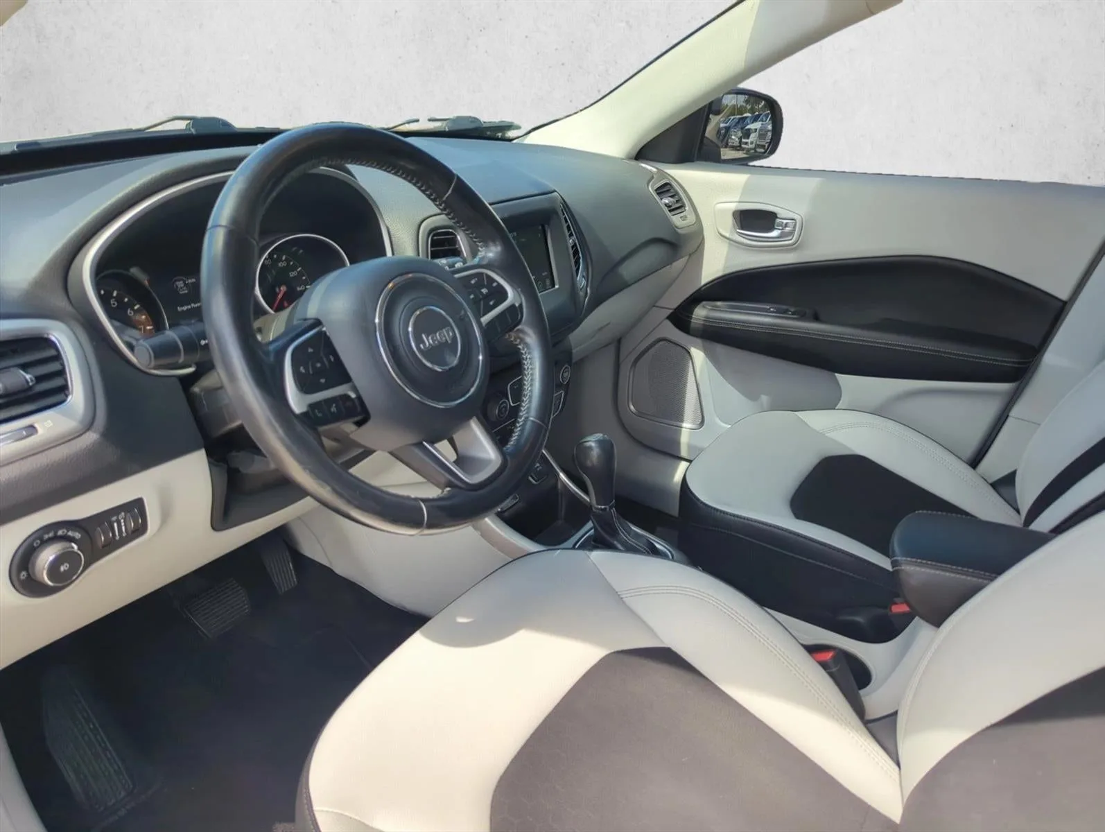 2019 Jeep Compass Latitude FWD photo 8