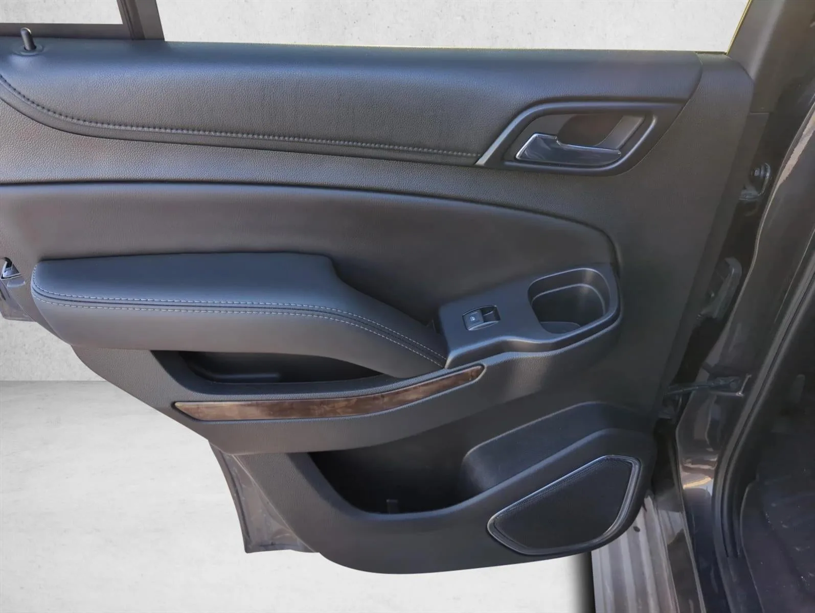 2017 Chevrolet Tahoe 4WD LT photo 10