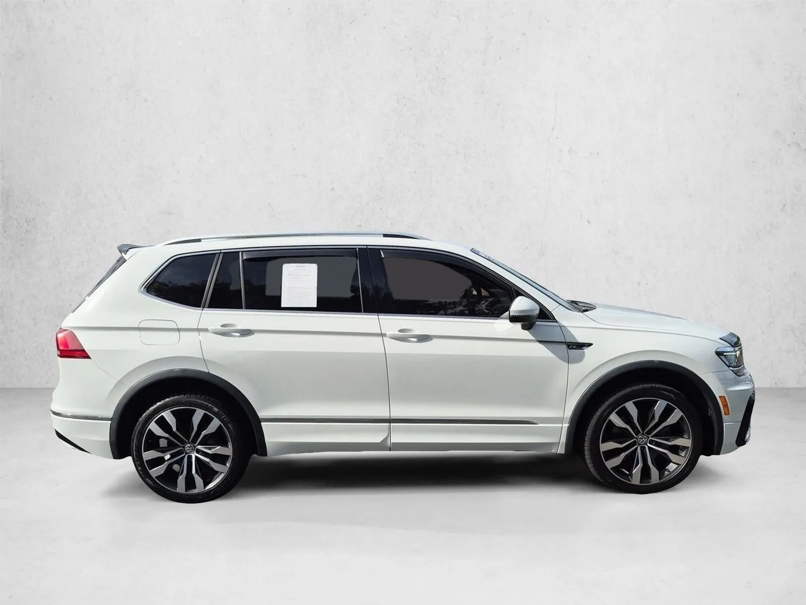 2020 Volkswagen Tiguan 2.0T SEL Premium R-Line photo 4