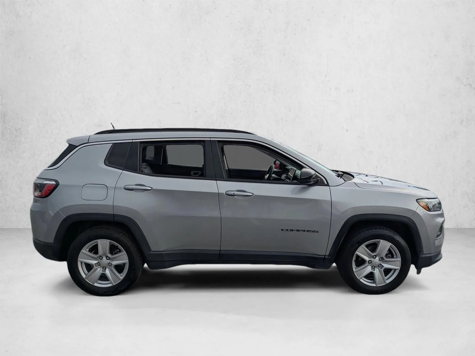 2022 Jeep Compass Latitude FWD photo 4