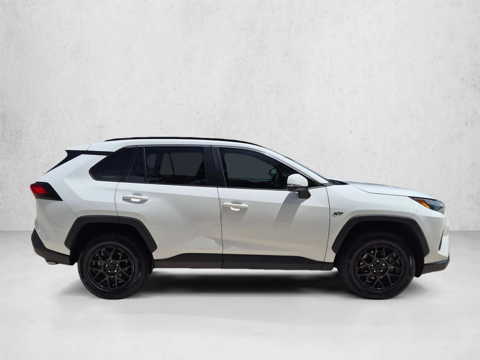 2022 Toyota RAV4 XLE FWD (GS) photo 4