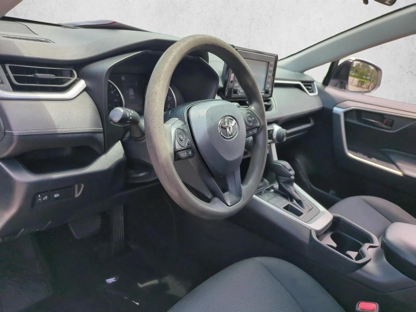 2020 Toyota RAV4 LE AWD (Natl) photo 10