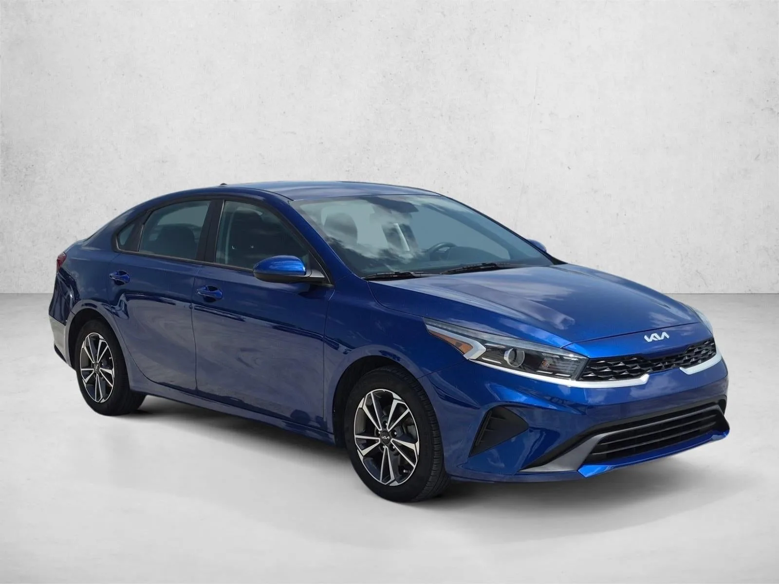 2023 Kia Forte LXS IVT photo 3