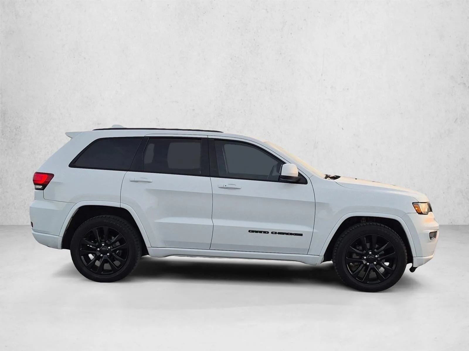 2018 Jeep Grand Cherokee Altitude 4x2 photo 4