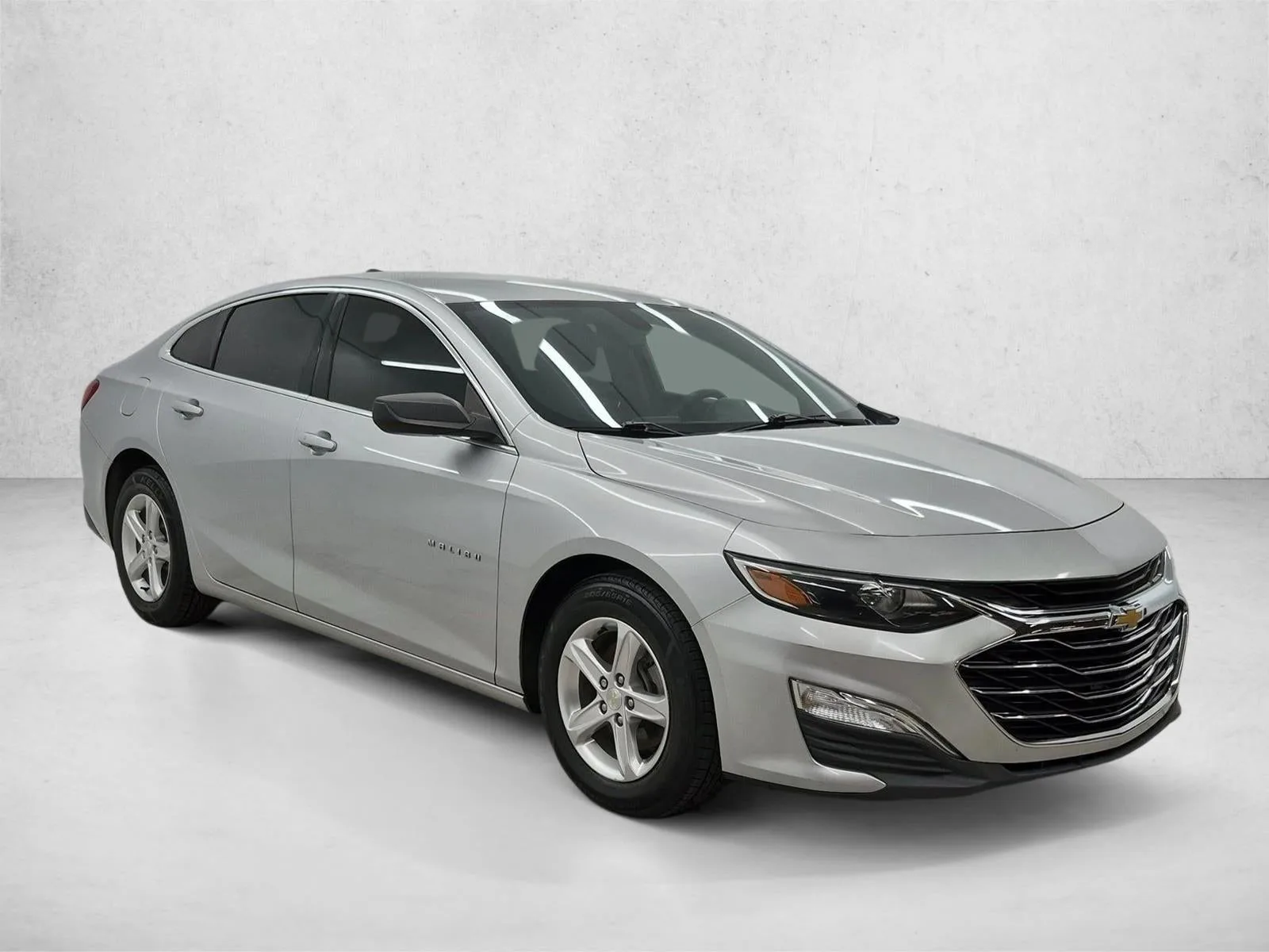 2021 Chevrolet Malibu LS photo 3