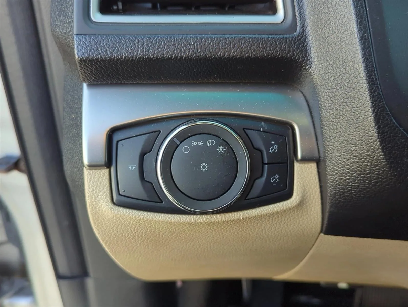 2017 Ford Explorer Base 4WD photo 11