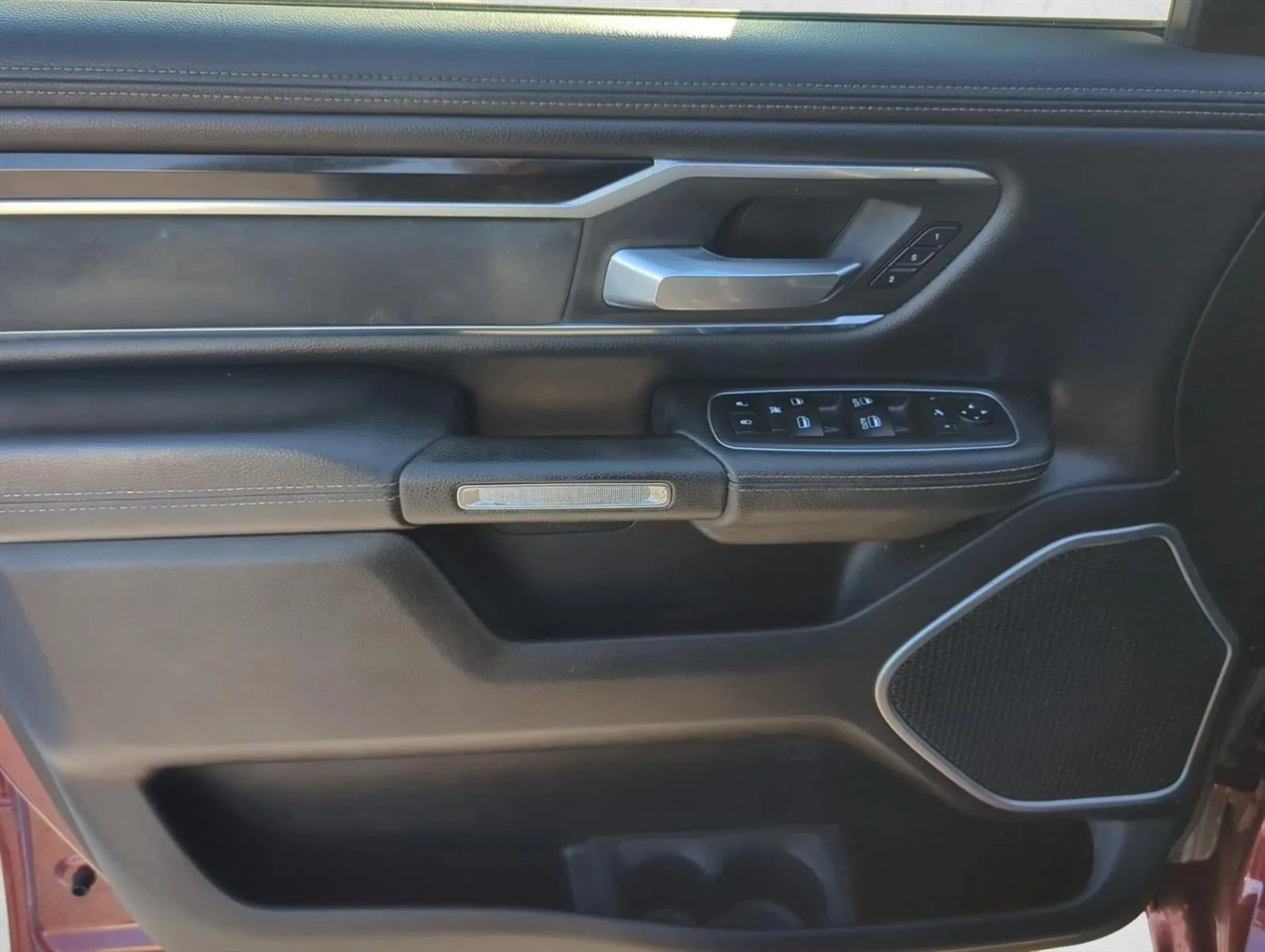 2019 RAM 1500 Laramie 4x2 Quad Cab 6'4" Box photo 11