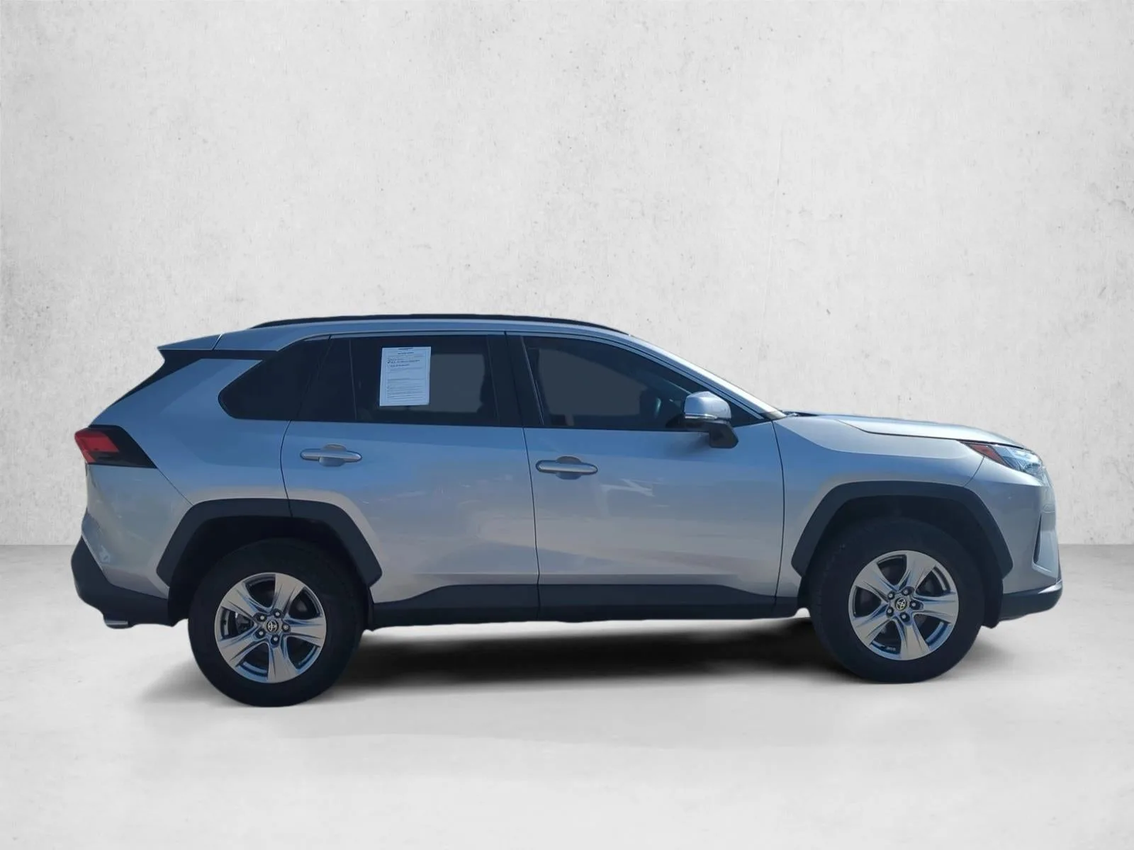 2023 Toyota RAV4 XLE FWD (GS) photo 4