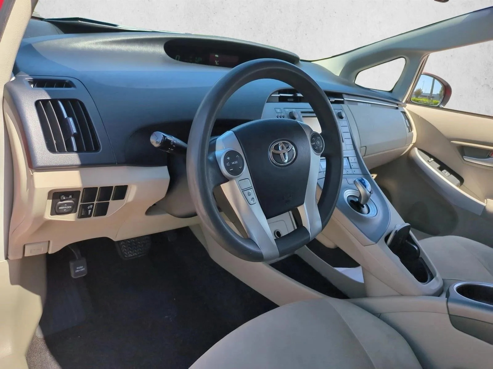 2013 Toyota Prius 5dr HB Two (Natl) photo 10
