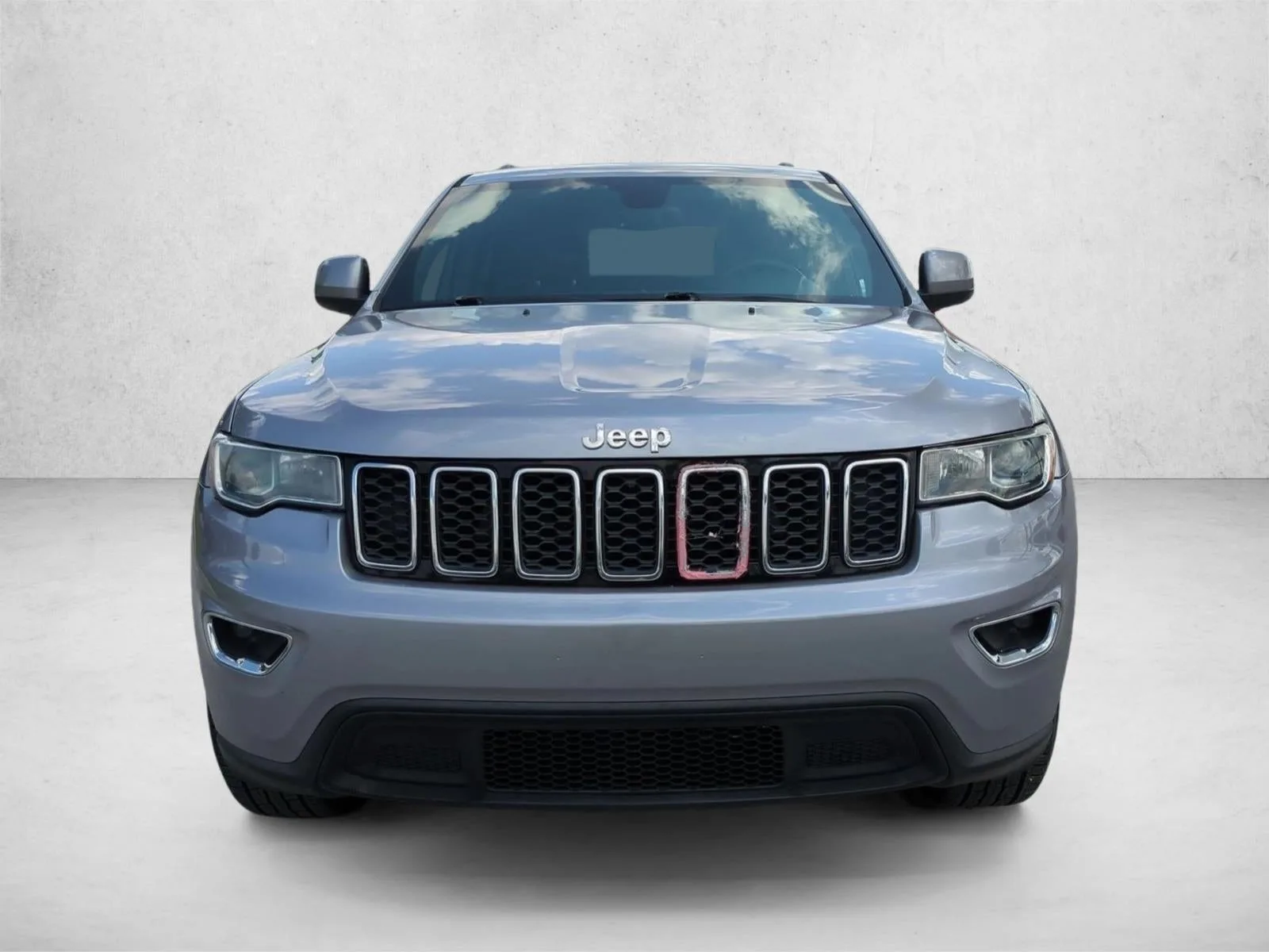 2017 Jeep Grand Cherokee Laredo 4x2 photo 2
