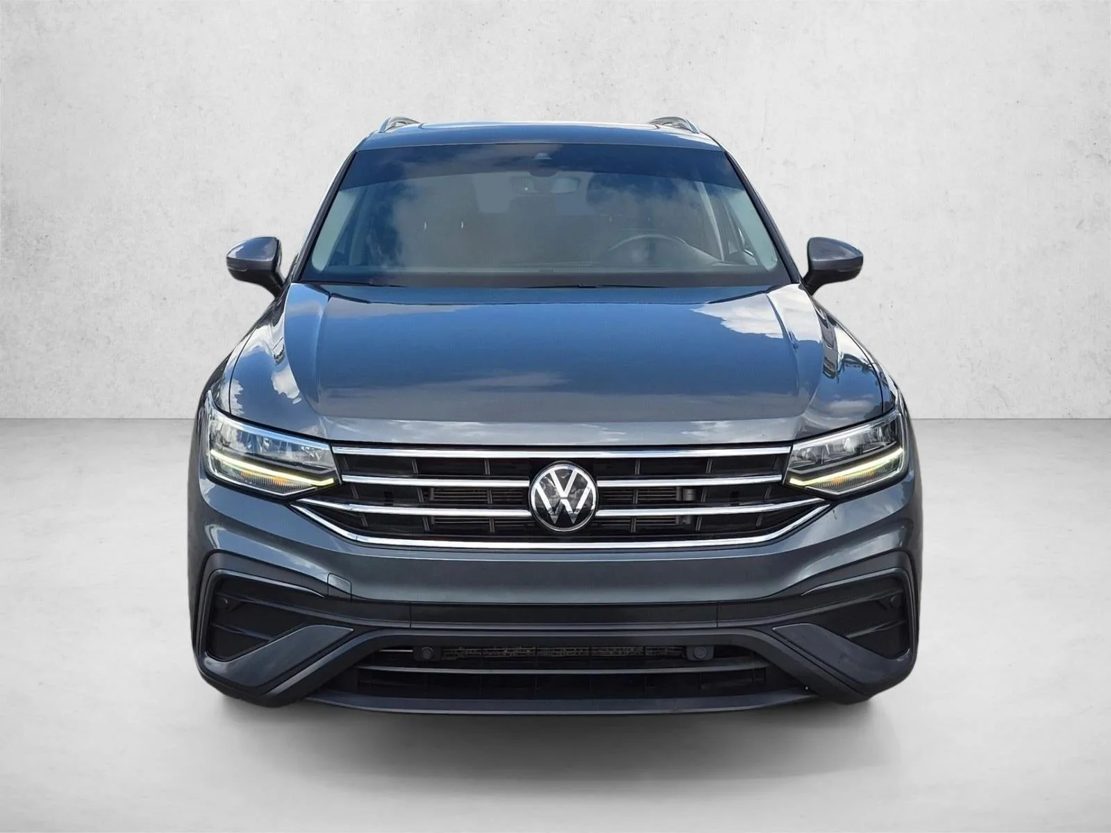 2023 Volkswagen Tiguan 2.0T SE FWD photo 2