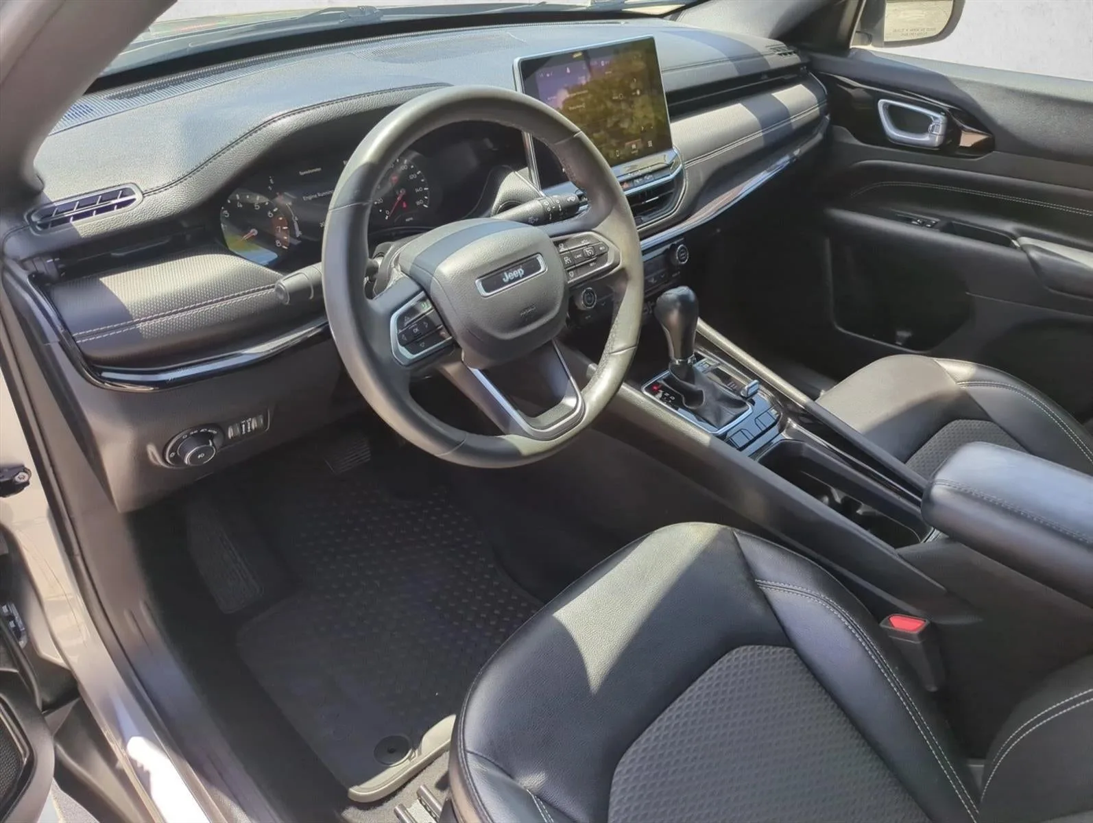 2023 Jeep Compass Altitude 4x4 photo 7