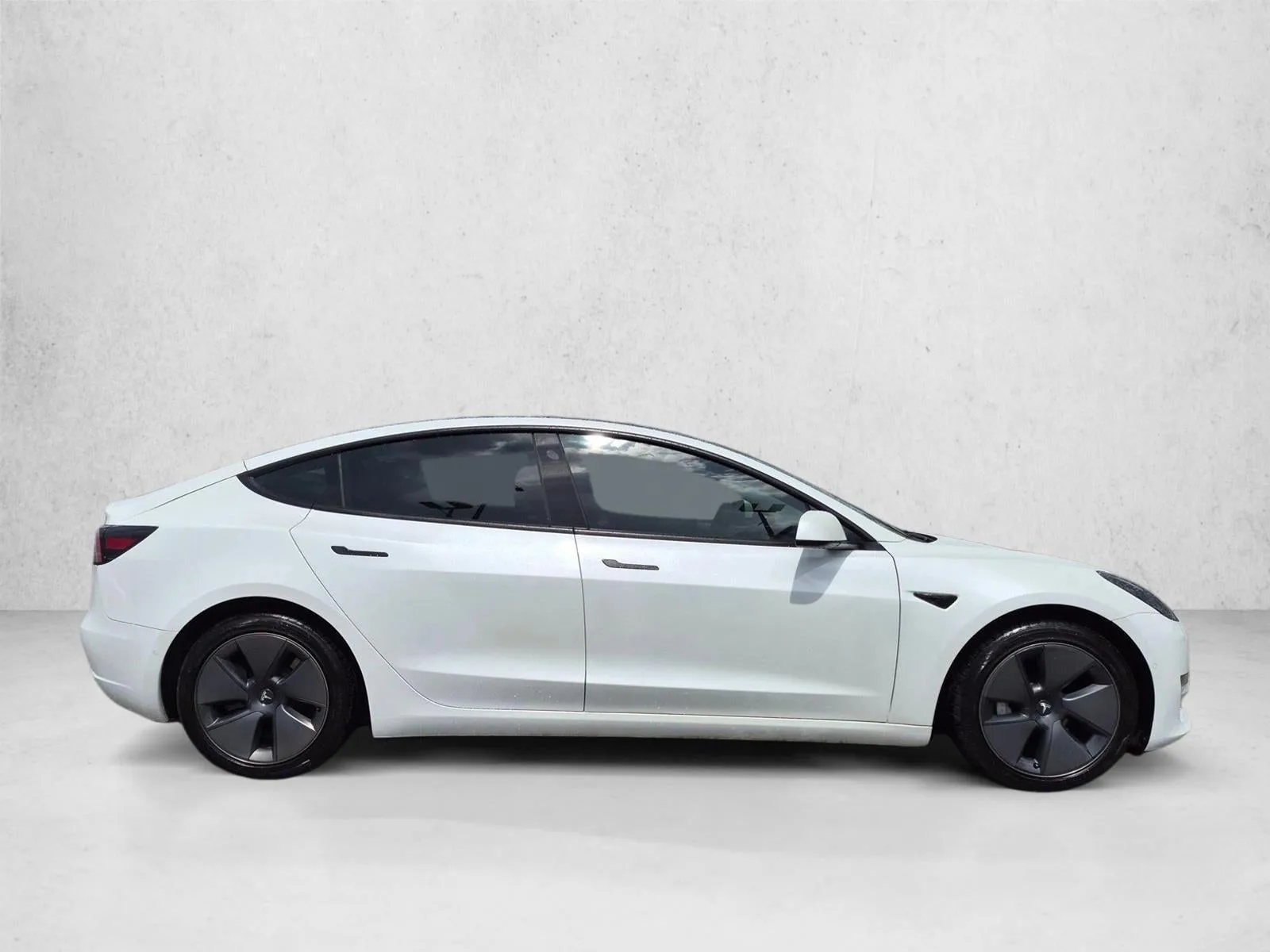 2021 Tesla Model 3 Standard Range Plus RWD photo 4