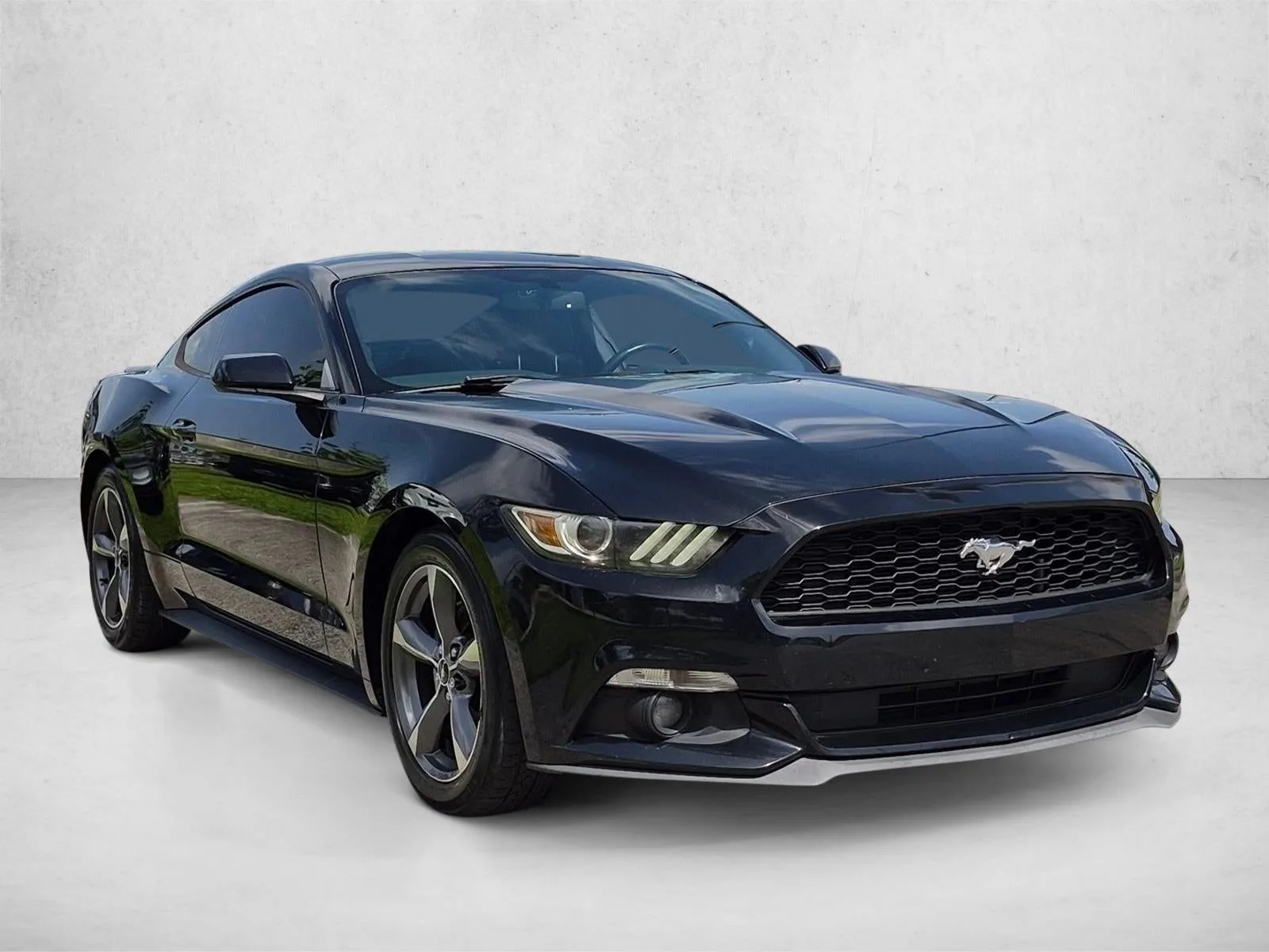 2016 Ford Mustang 2dr Fastback V6 photo 3