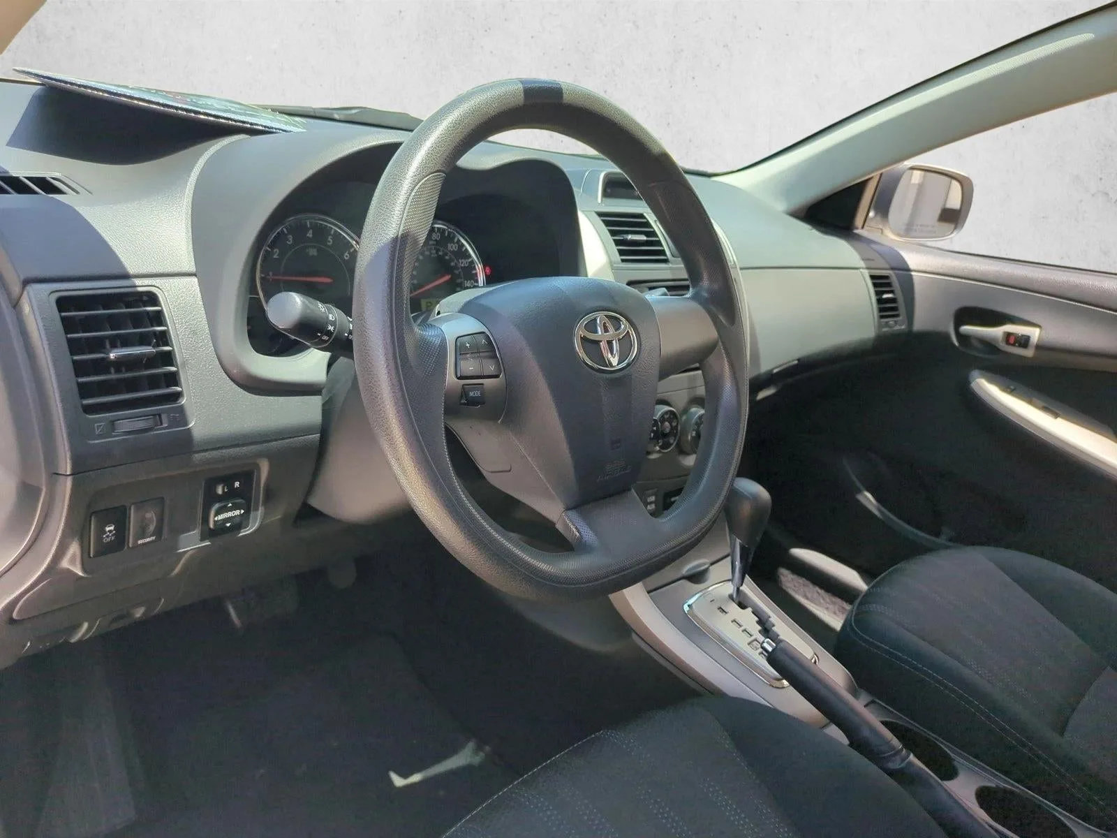 2013 Toyota Corolla 4dr Sdn Auto S (Natl) photo 10