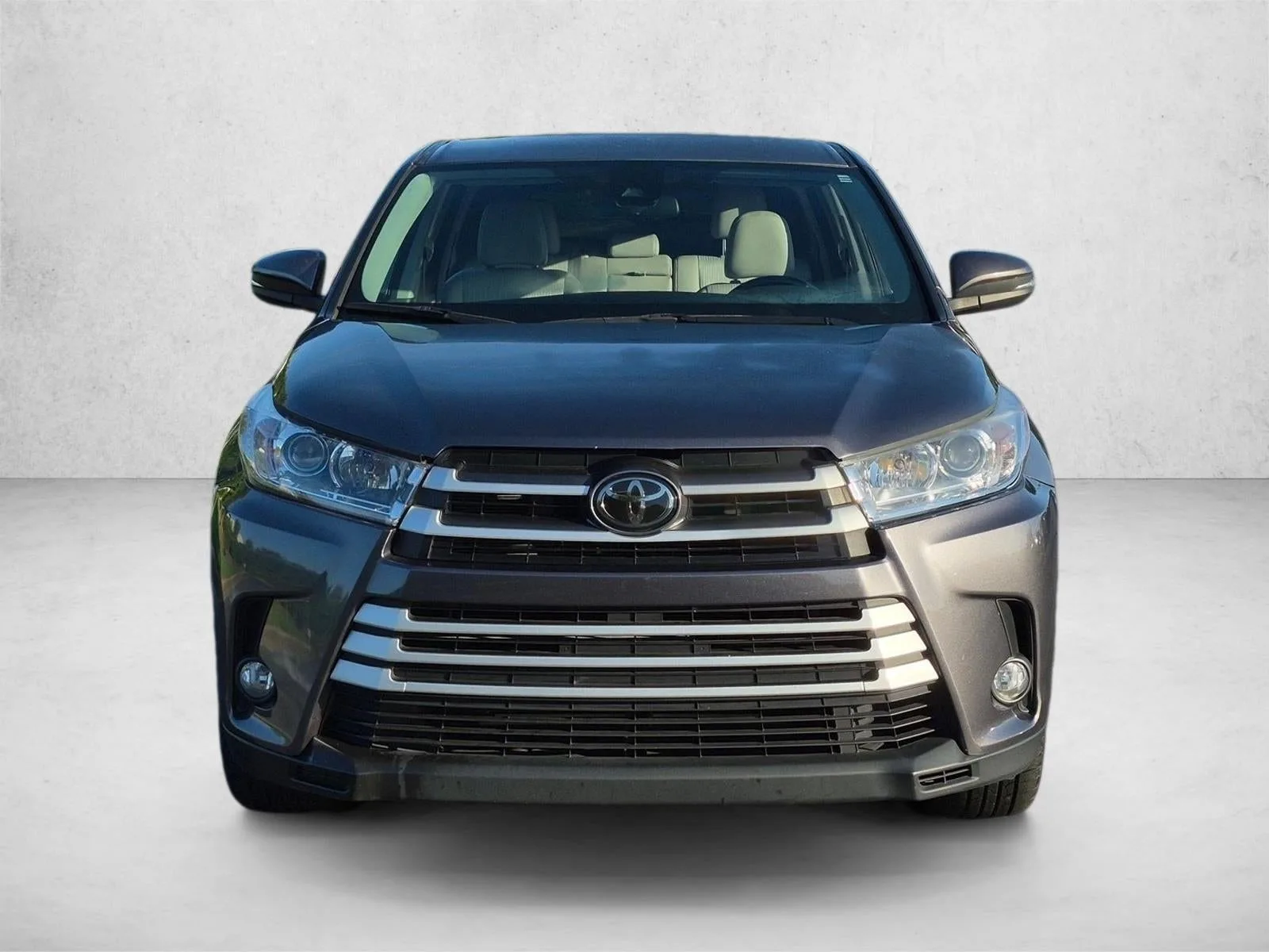 2018 Toyota Highlander LE Plus V6 FWD (SE) photo 2