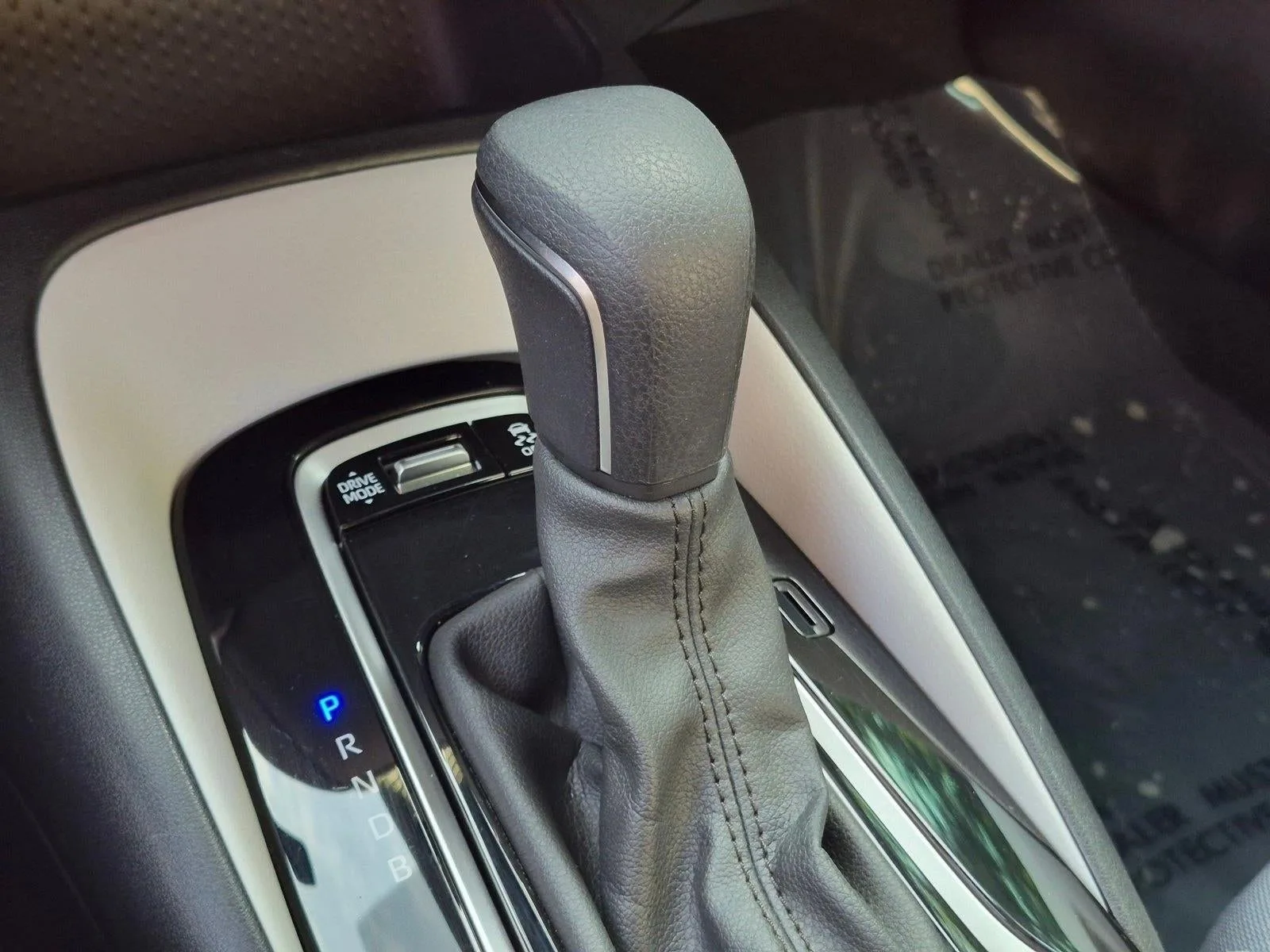 2024 Toyota Corolla SE CVT (Natl) photo 11