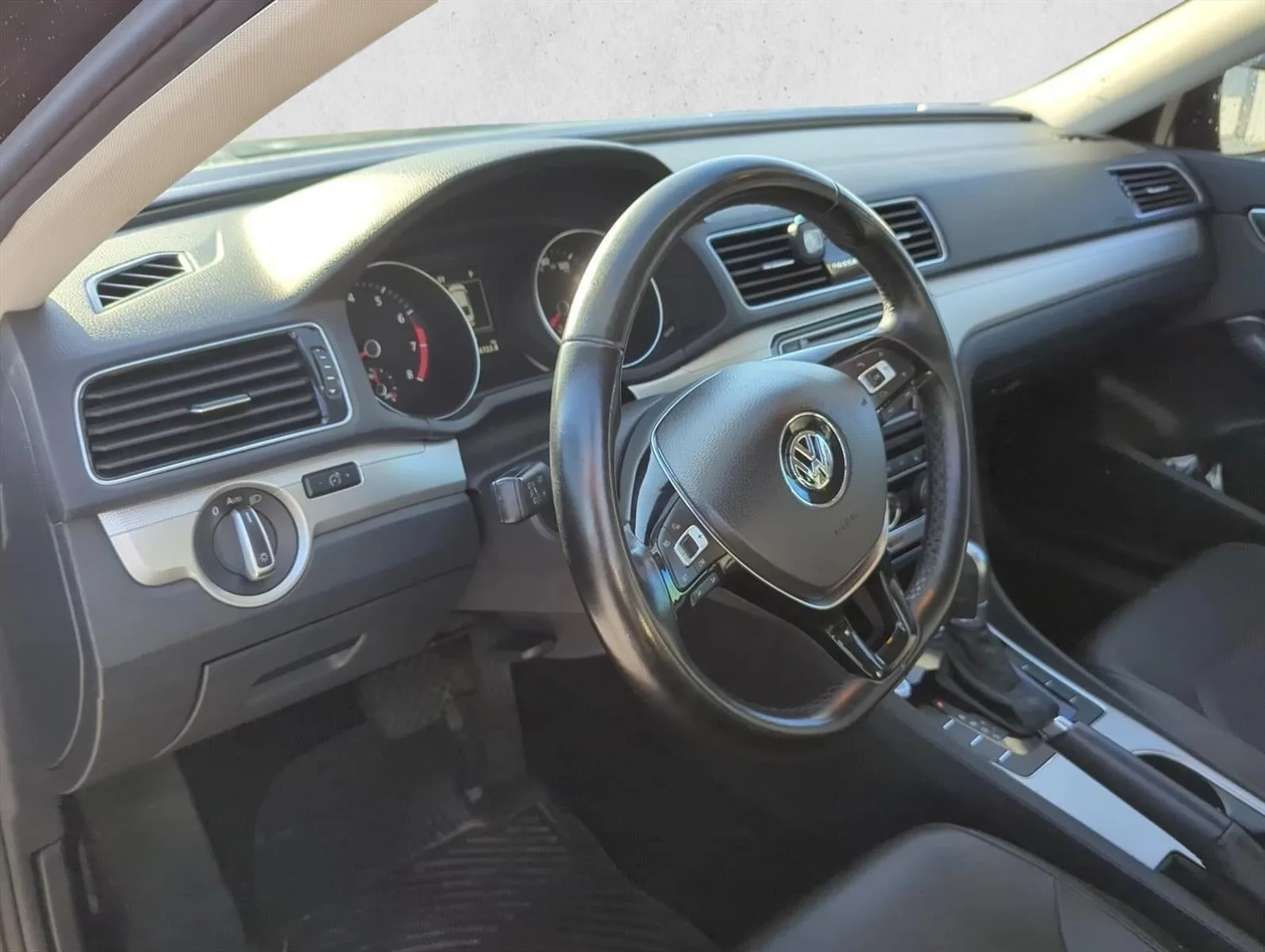 2019 Volkswagen Passat 2.0T Wolfsburg Edition Auto photo 12