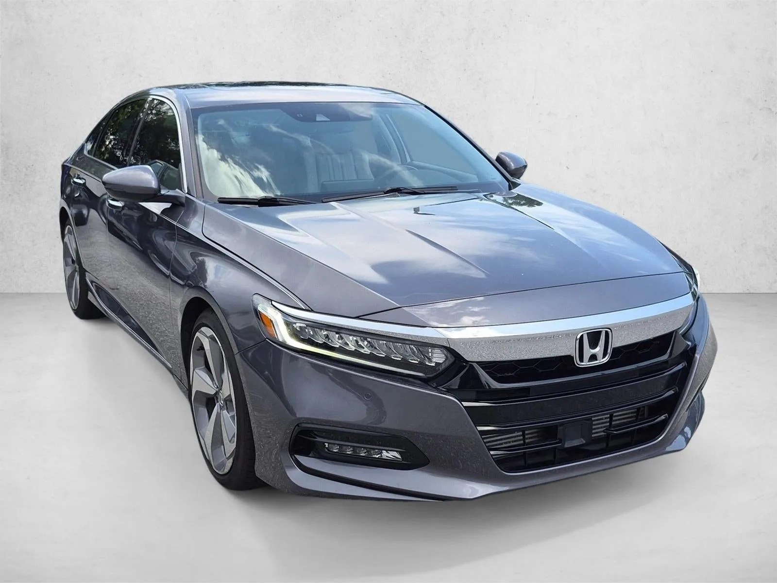 2018 Honda Accord Touring photo 3