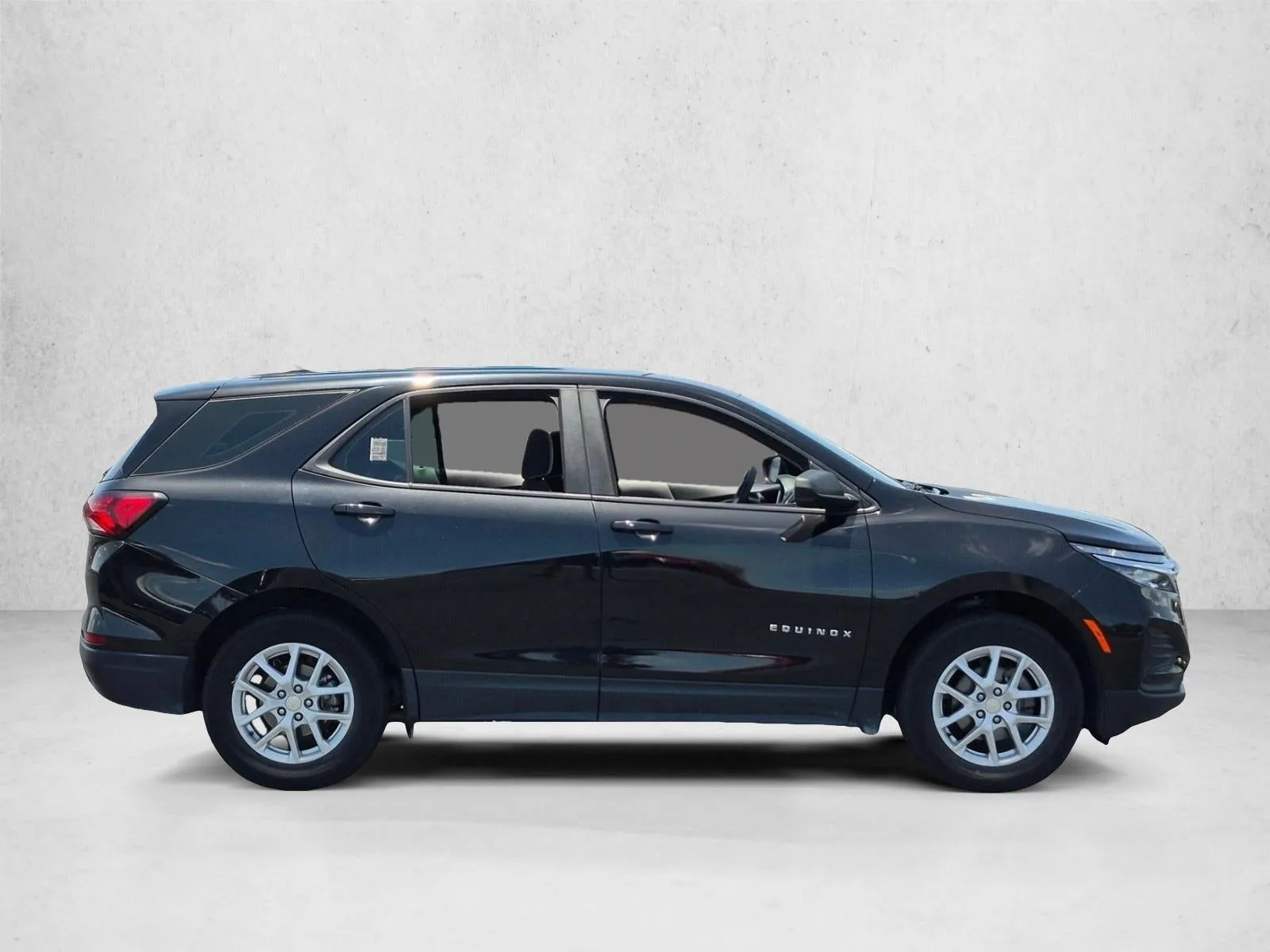 2023 Chevrolet Equinox LS photo 4