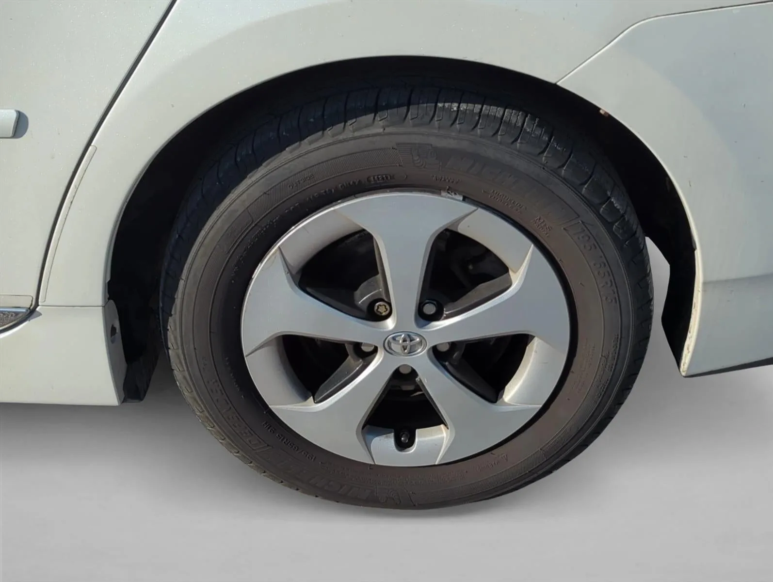 2014 Toyota Prius 5dr HB Four (Natl) photo 6