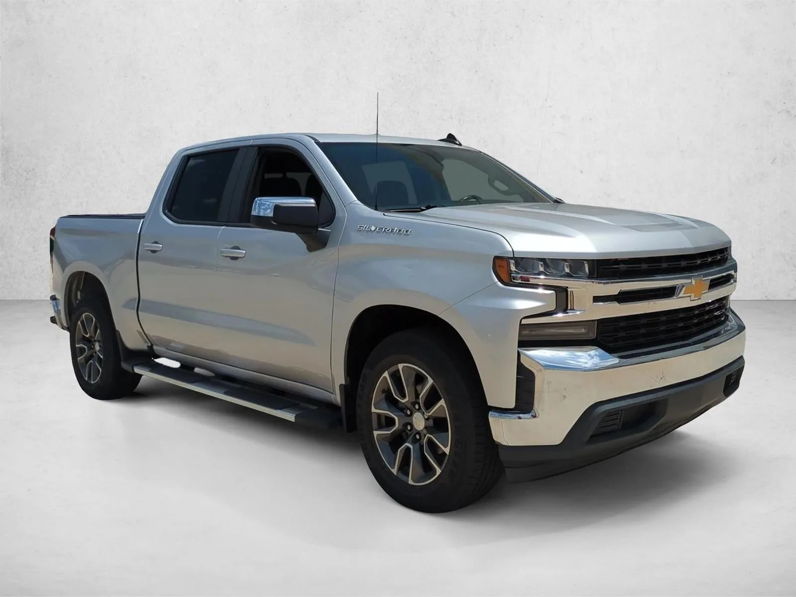 2019 Chevrolet Silverado 1500 Crew Cab Short Box 2-Wheel Drive LT photo 3