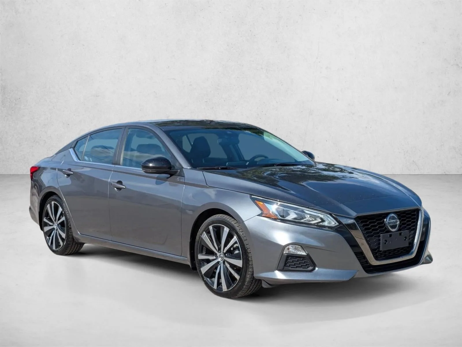 2022 Nissan Altima 2.0 SR Sedan photo 3