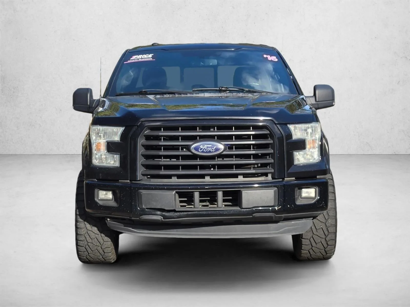 2016 Ford F-150 2WD SuperCrew 5-1/2 Ft Box XLT photo 2