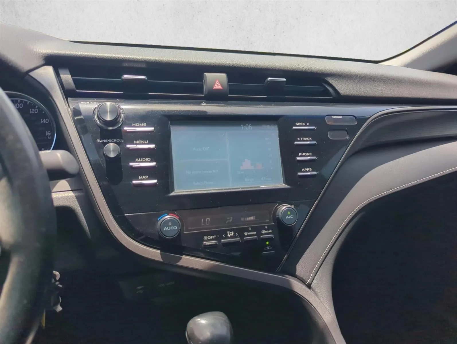 2019 Toyota Camry SE Auto (SE) photo 12