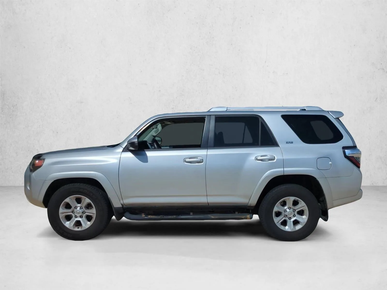 2018 Toyota 4Runner SR5 2WD (Natl) photo 6