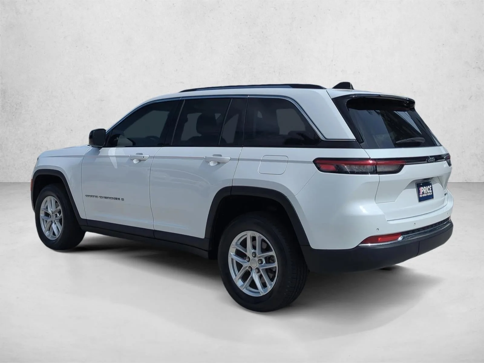 2023 Jeep Grand Cherokee Laredo 4x2 photo 7