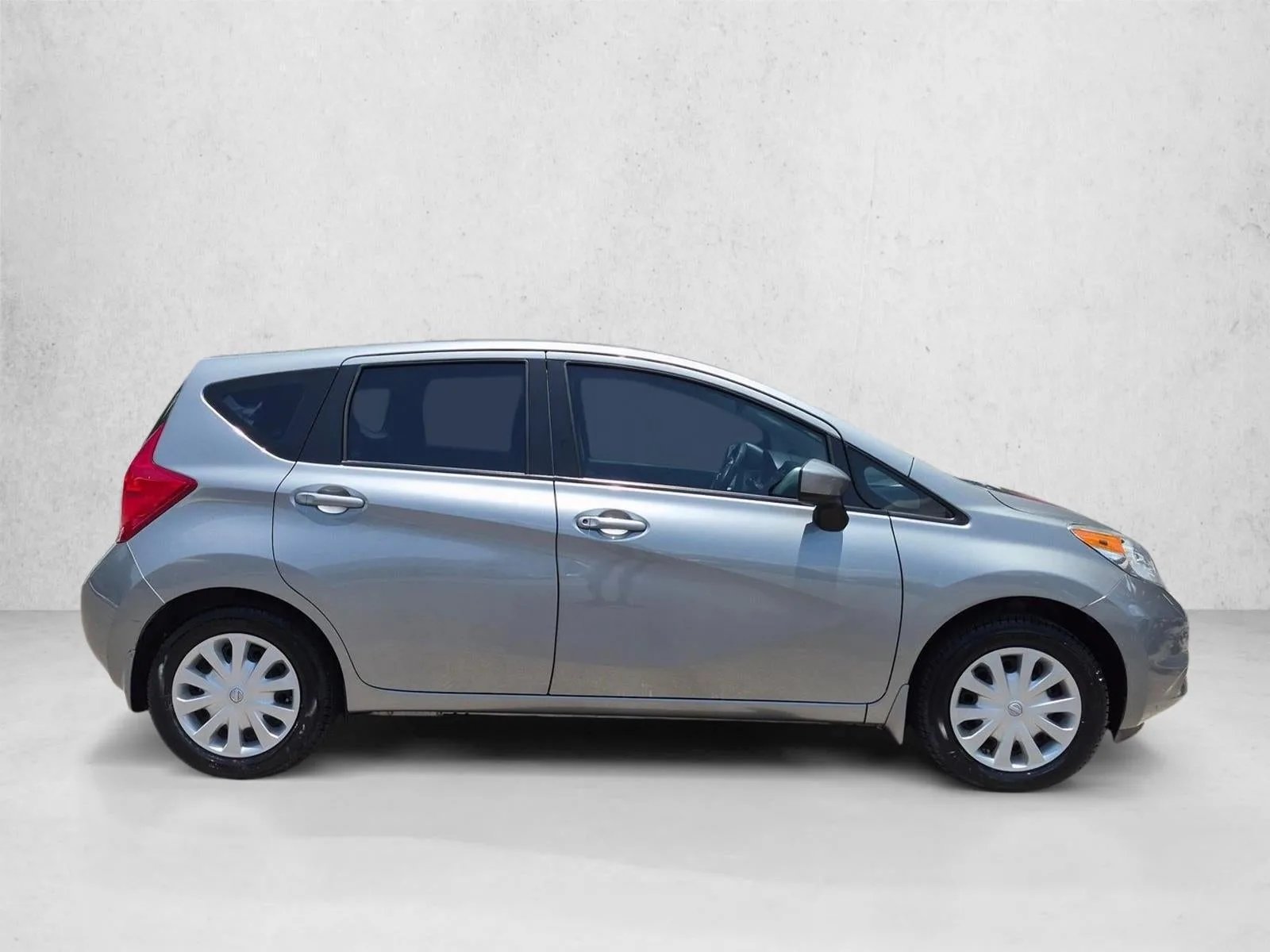 2015 Nissan Versa Note 5dr HB CVT 1.6 S Plus photo 4
