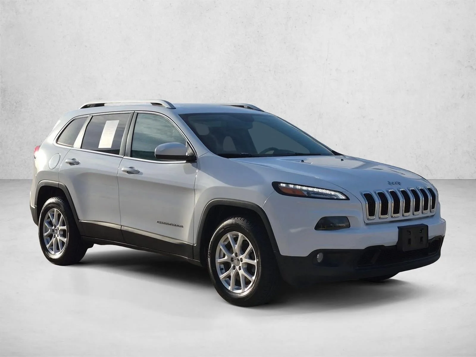 2016 Jeep Cherokee 4WD 4dr Latitude photo 3
