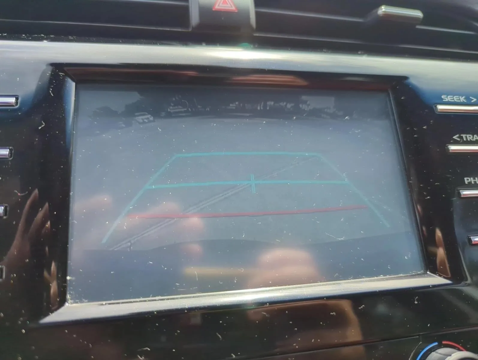 2019 Toyota Camry Hybrid LE CVT (Natl) photo 9