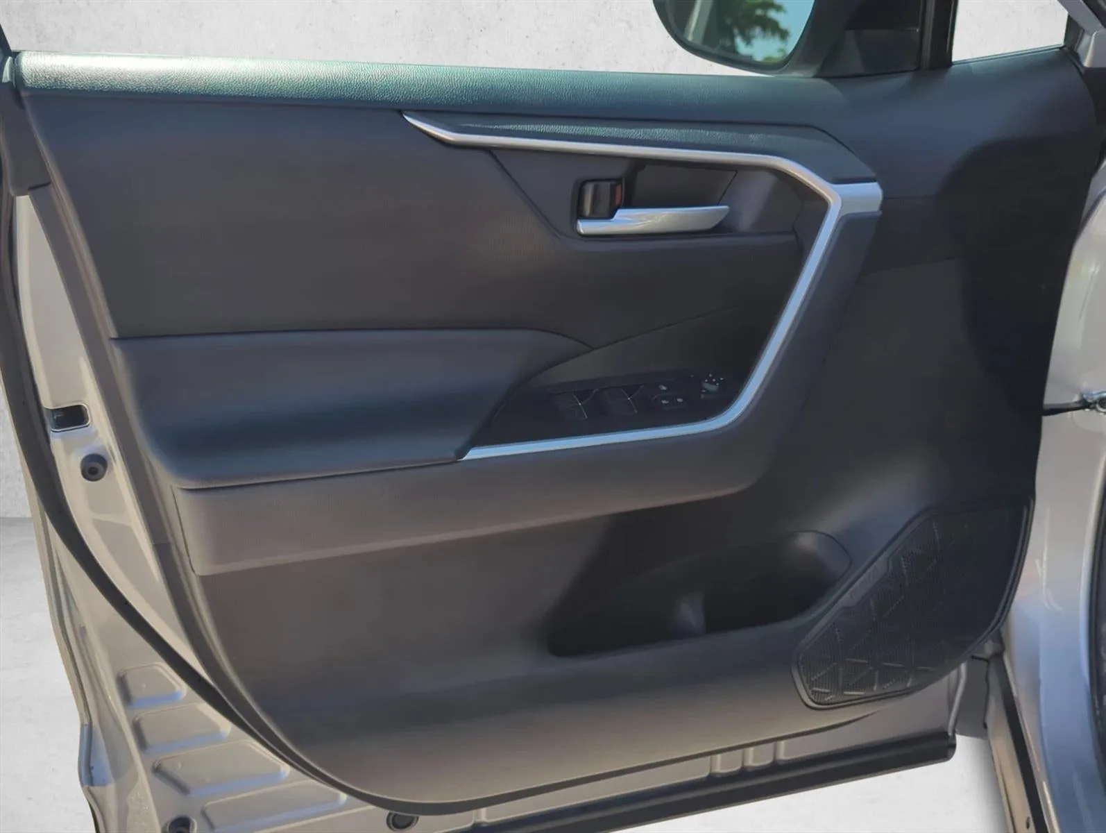 2023 Toyota RAV4 XLE FWD (GS) photo 8