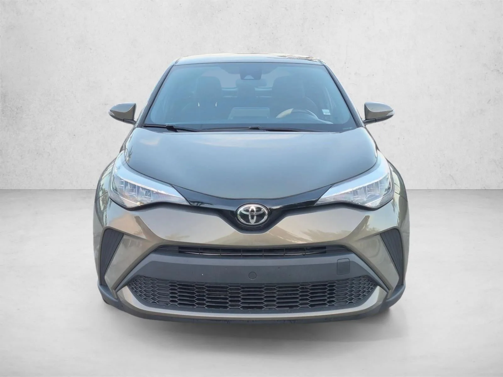 2021 Toyota C-HR XLE FWD (Natl) photo 2