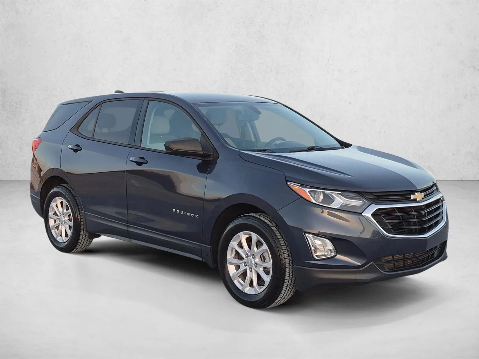 2019 Chevrolet Equinox LS photo 3