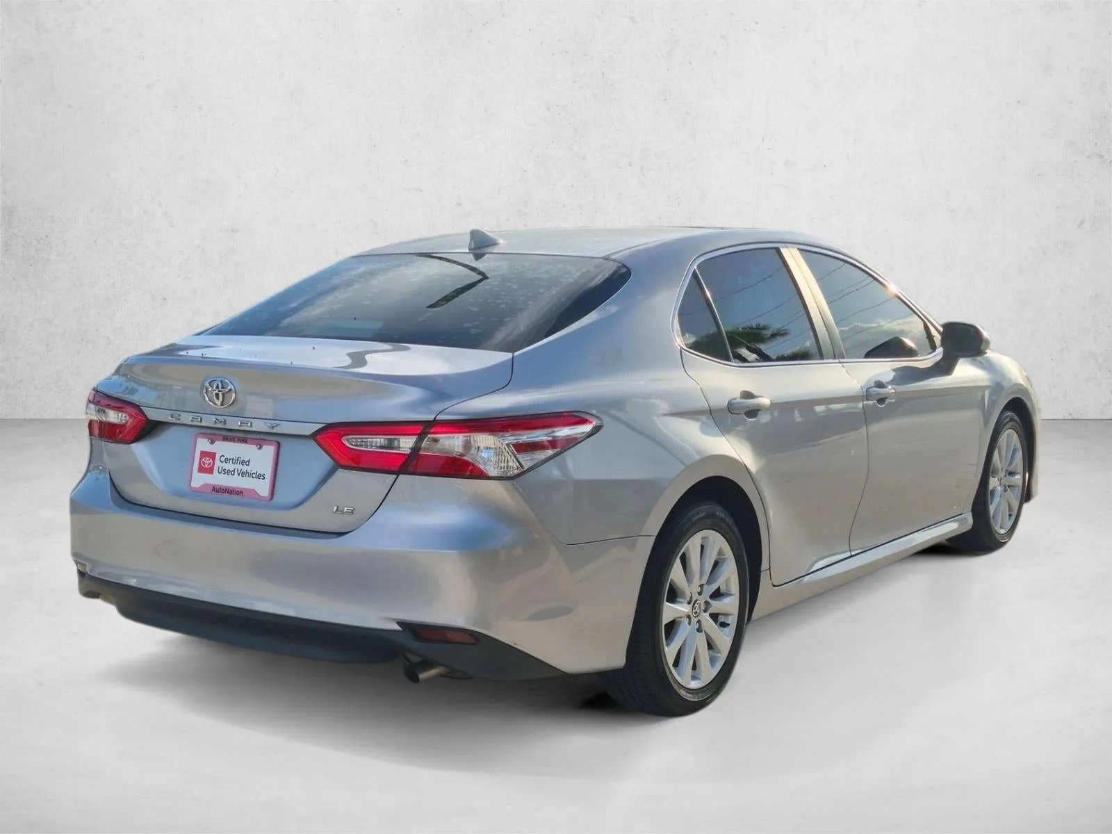 2020 Toyota Camry LE Auto (SE) photo 5