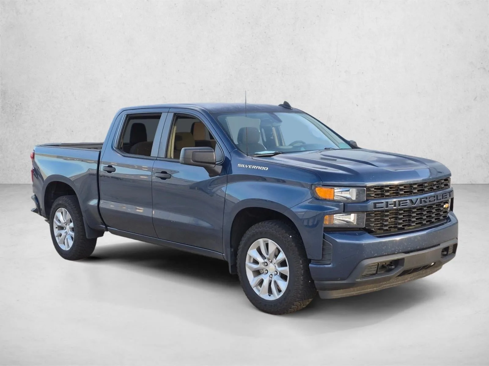 2021 Chevrolet Silverado 1500 Crew Cab Short Box 2-Wheel Drive Custom photo 3
